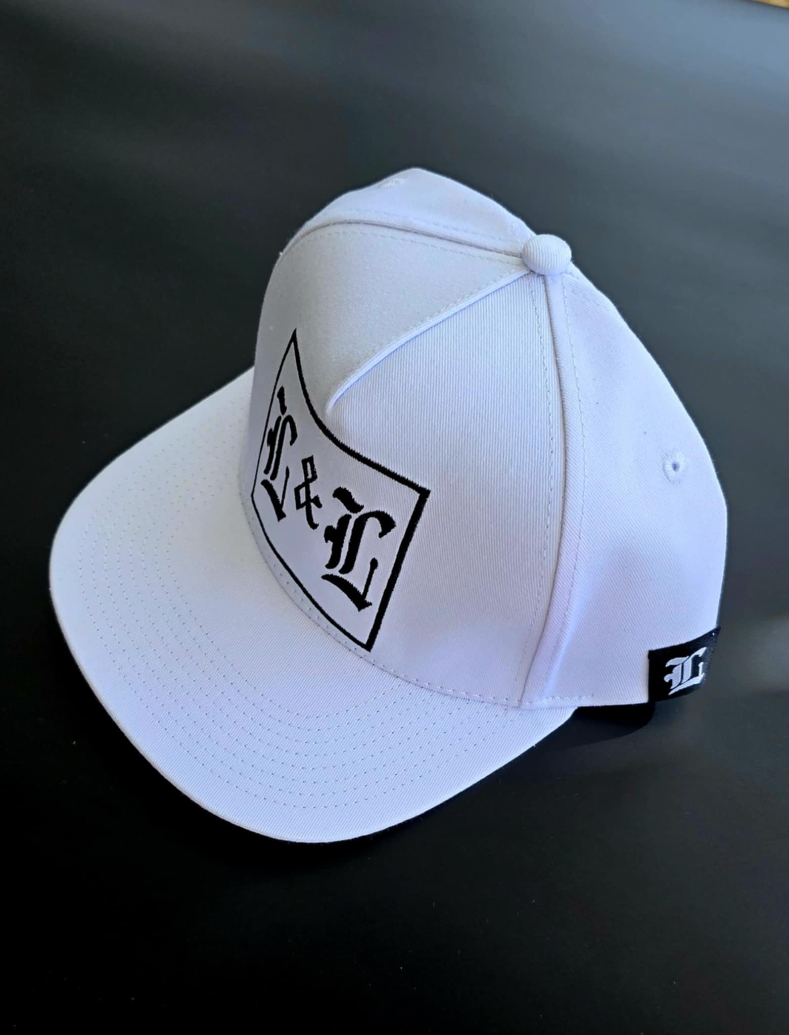 Lord & Lions Classic Snapback – L&L Square Crest White
