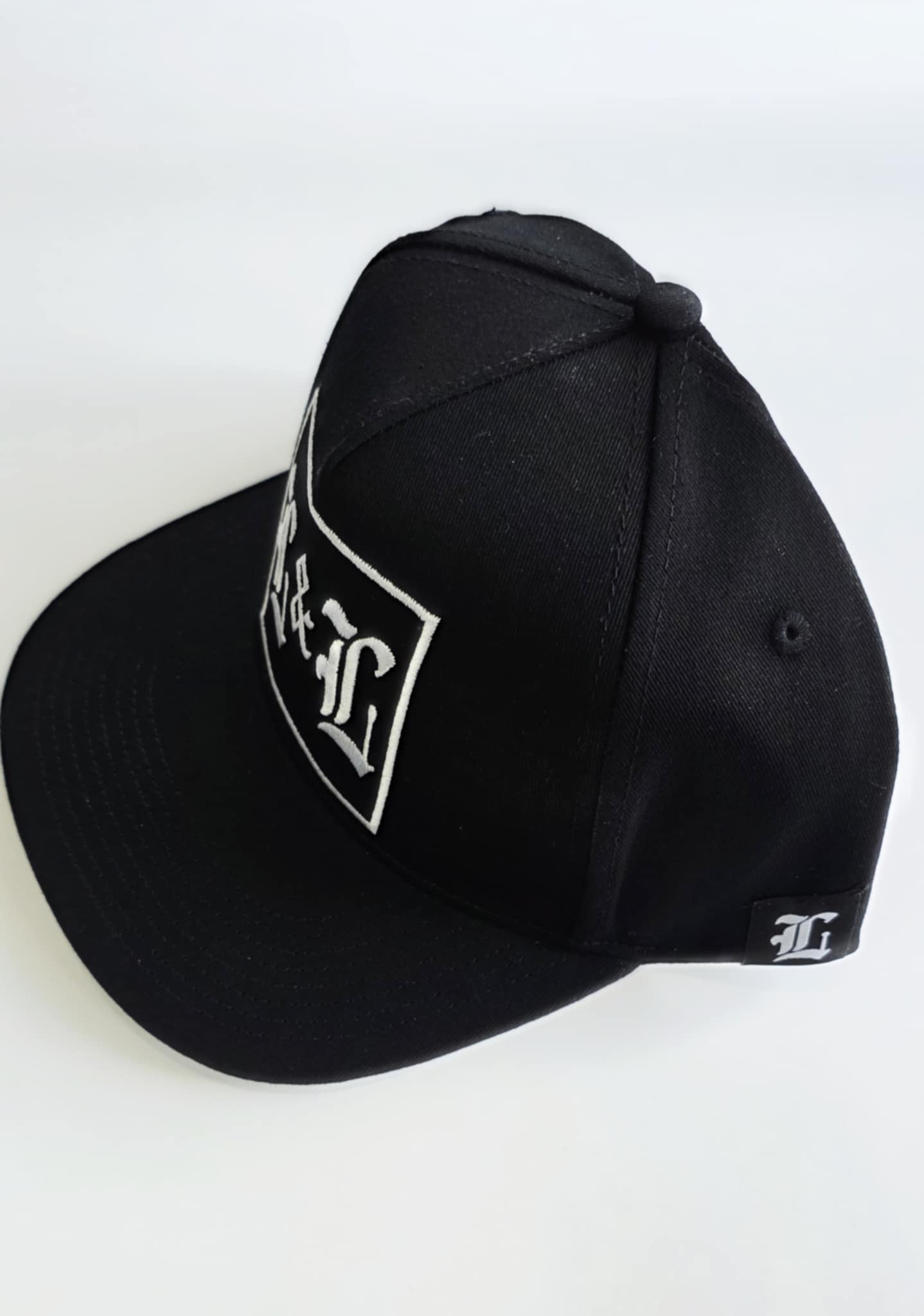 Lord & Lions Classic Snapback – L&L Square Crest Black